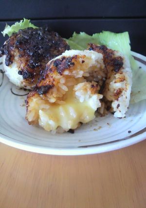 とろ～りチーズin焼きおにぎり-レシピのメイン写真