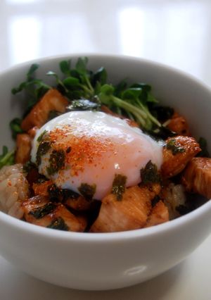 ✿鶏丼✿～温玉バター醤油♪-レシピのメイン写真