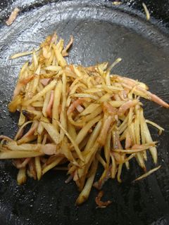 子どもが喜ぶ、ごぼうとベーコンのきんぴら-レシピのメイン写真