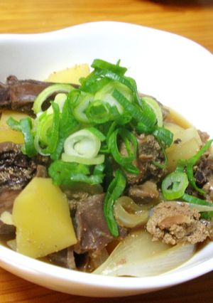 スタミナ料理！肉じゃがならぬモツじゃが！-レシピのメイン写真