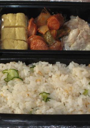 鮭と胡瓜の混ぜ寿司。邪道でごめんなさい-レシピのメイン写真