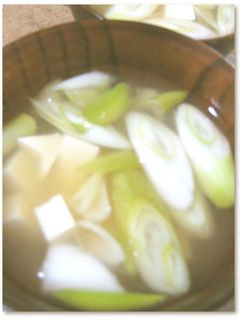 シンプル。長ねぎと豆腐の味噌汁-レシピのメイン写真