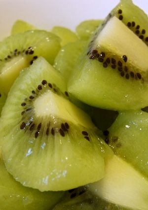 キウイフルーツの食べ方♪スプーンでクルっ-レシピのメイン写真