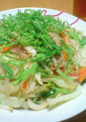 【沖縄流】鰹が利くシンプルな焼きうどん-レシピのメイン写真