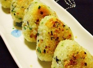 さけ茶漬けの素＆チーズde焼きおにぎり♪-レシピのメイン写真