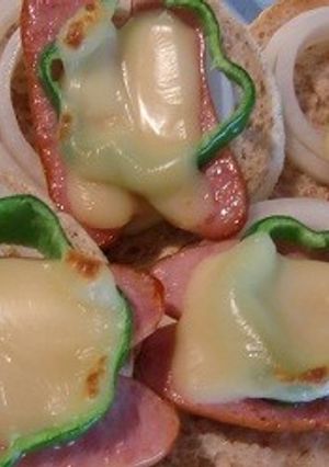切れてるチーズを使った朝のオープンサンド-レシピのメイン写真