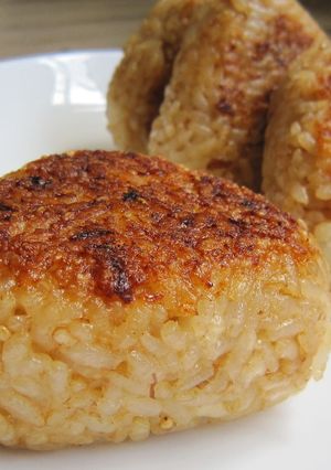 味噌とかつお節で☆ゴマゴマ焼きおにぎり☆-レシピのメイン写真