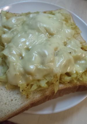 キャベツだけ! カレマヨチーズトースト-レシピのメイン写真