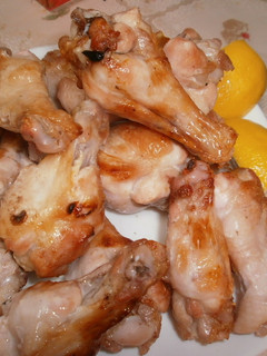 カリカリの皮がやみつき鶏手羽肉の塩レモン-レシピのメイン写真