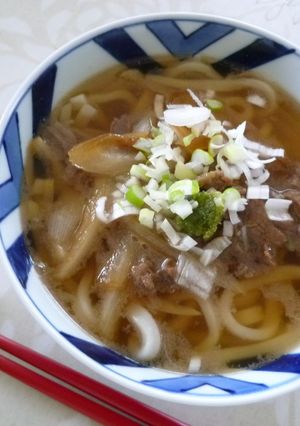 牛肉が入った肉うどん-レシピのメイン写真