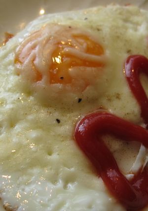 子供完食☆目玉焼きONとろけるチーズ-レシピのメイン写真