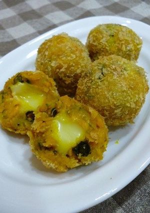 チーズが入っちゃったかぼちゃコロッケ-レシピのメイン写真