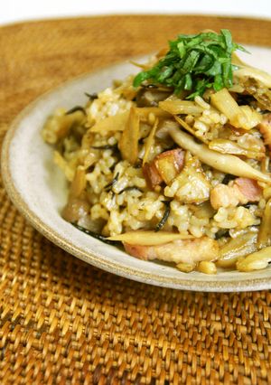 繊維たっぷり♪ごぼうとひじきの玄米炒飯-レシピのメイン写真