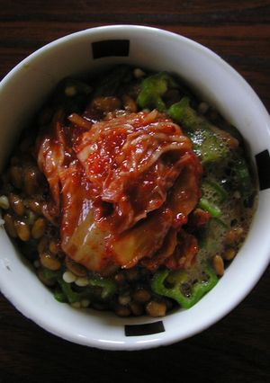 ヘルシーで満腹「オクラ納豆キムチ丼」-レシピのメイン写真