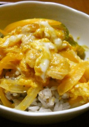 ドライトマトスープでイタリアン?親子丼-レシピのメイン写真