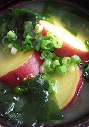 さつまいもとわかめのお味噌汁-レシピのメイン写真
