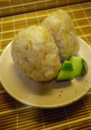 チーズとろ~りのおかかチーズおにぎり♪-レシピのメイン写真