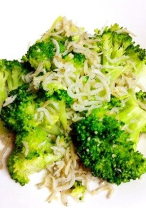 しらすと粉チーでおめかし＊ブロッコリー-レシピのメイン写真