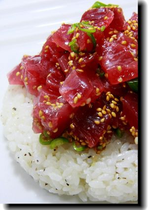 炒めたご飯に冷たいまぐろ添え-レシピのメイン写真