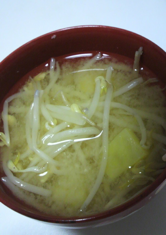 さつまいもとモヤシのお味噌汁-レシピのメイン写真