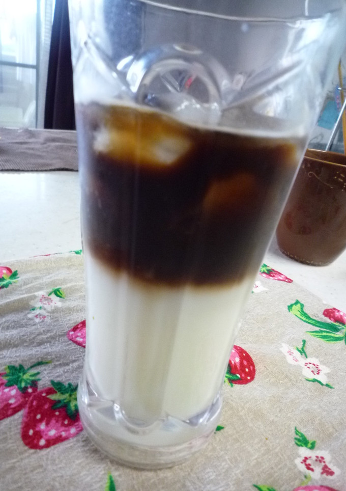 カフェラテの層をきれいにする方法-レシピのメイン写真