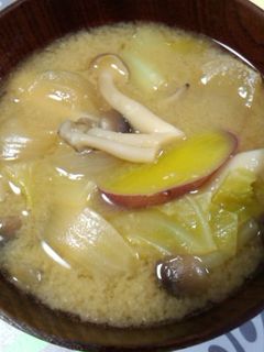 甘〜い♪キャベツとさつまいもの味噌汁-レシピのメイン写真