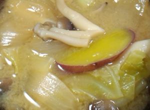 甘〜い♪キャベツとさつまいもの味噌汁-レシピのメイン写真