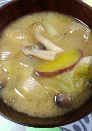 甘〜い♪キャベツとさつまいもの味噌汁-レシピのメイン写真