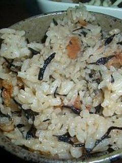 ☆梅とひじきの炊き込みご飯☆-レシピのメイン写真