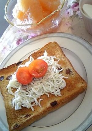 しらす×オリーブオイルのトースト-レシピのメイン写真