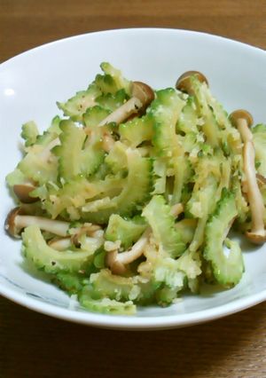 ゴーヤとしめじのチーズ炒め-レシピのメイン写真