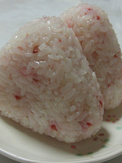 梅干し嫌いも食べやすい☆梅おにぎり-レシピのメイン写真