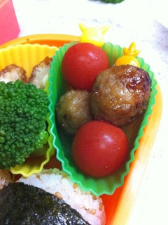 お弁当に♪つくね+トマトのかわいいお団子-レシピのメイン写真