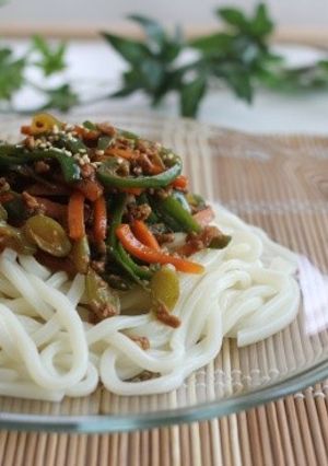 美味！挽肉とピーマンのジャージャーうどん-レシピのメイン写真