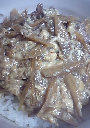 ごぼうと牛すじ肉の柳川風どんぶり-レシピのメイン写真