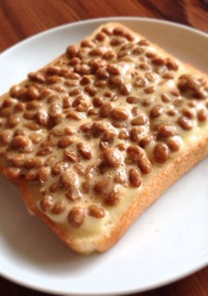 シンプルに✯納豆マヨトースト-レシピのメイン写真
