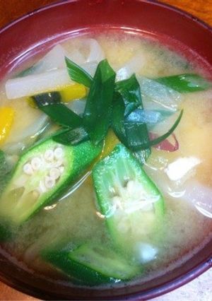 具だくさんの味噌汁・ビタミンいっぱい！-レシピのメイン写真