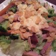 炒めたレタスとソーセージの絶品おかず