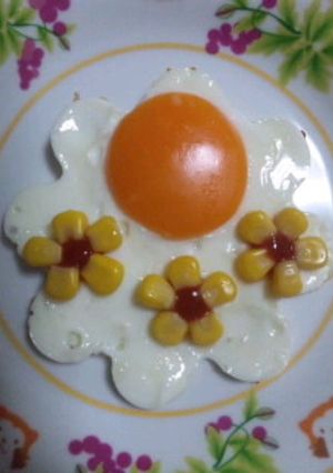 とにかく可愛く目玉焼♪お花をＯＮ♪No３-レシピのメイン写真