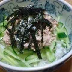 รูปของ ツナマヨときゅうりの☆すし丼