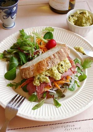 ジェノベーゼなポテトのパストラミサンド♪-レシピのメイン写真