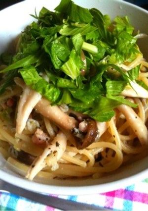 キノコとセロリのペペロンチーノ-レシピのメイン写真
