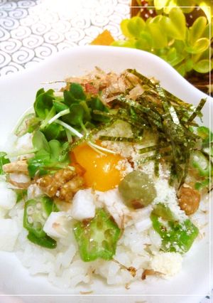 オクラと長芋と粉チーズの卵かけごはん-レシピのメイン写真