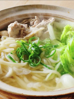 寒い日風邪に白だしで旨塩鶏うどん鍋☆夜食-レシピのメイン写真