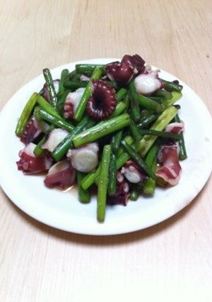 刺身に飽きたら…にんにくの芽とタコ炒め-レシピのメイン写真