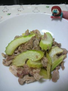 給食の味☆セロリと豚肉炒め-レシピのメイン写真