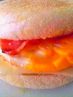 朝マック風!人気のベーコンエッグマフィン-レシピのメイン写真