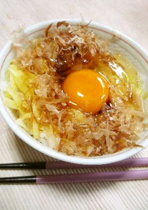 チーズがとろけ～る　おかか卵かけご飯-レシピのメイン写真