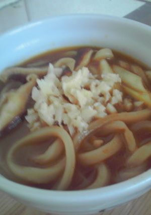 カレーうどんに生姜みじん切りをトッピング-レシピのメイン写真