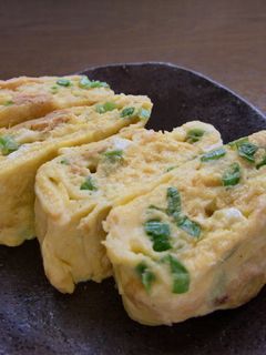 お弁当に!渦巻き麩と細ねぎの卵焼き-レシピのメイン写真